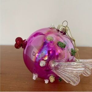 Glass Kissy face fish ornament